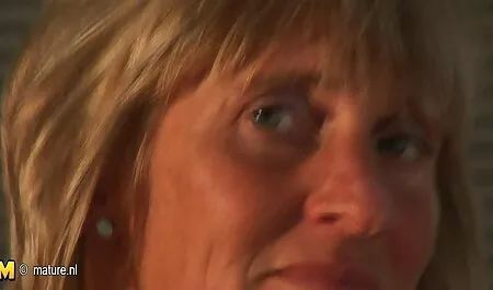Es gibt ein blondes  ...