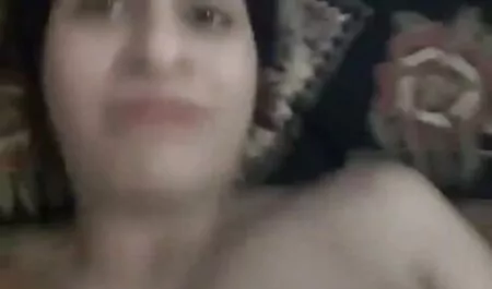 Blondine auf der cou ...