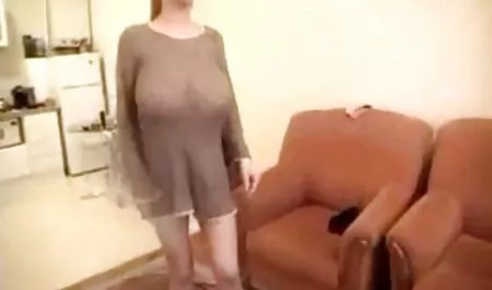 Da bei diesem gutaussehenden Mann im Haus erschien, fand der junge Mann keinen Platz für sich und versuchte sie mindestens zehn Mal am Tag verzweifelt zu rasieren. Aber reife frauen sex hd definitiv bestimmt in jeder Hinsicht zu der Annahme, dass Hahal seiner Mutter gehörte, dem Mädchen, das Stiefvater hat, auf der Brust und dankte ihm von ganzem Herzen für sein Vergnügen.