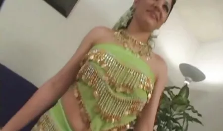 Ein blondes Mädchen  ...